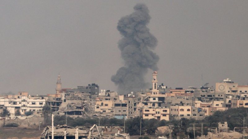 فلسطين المحتلة: طيران الاحتلال يشنّ غارة على حي تل الهوا غرب مدينة غزة